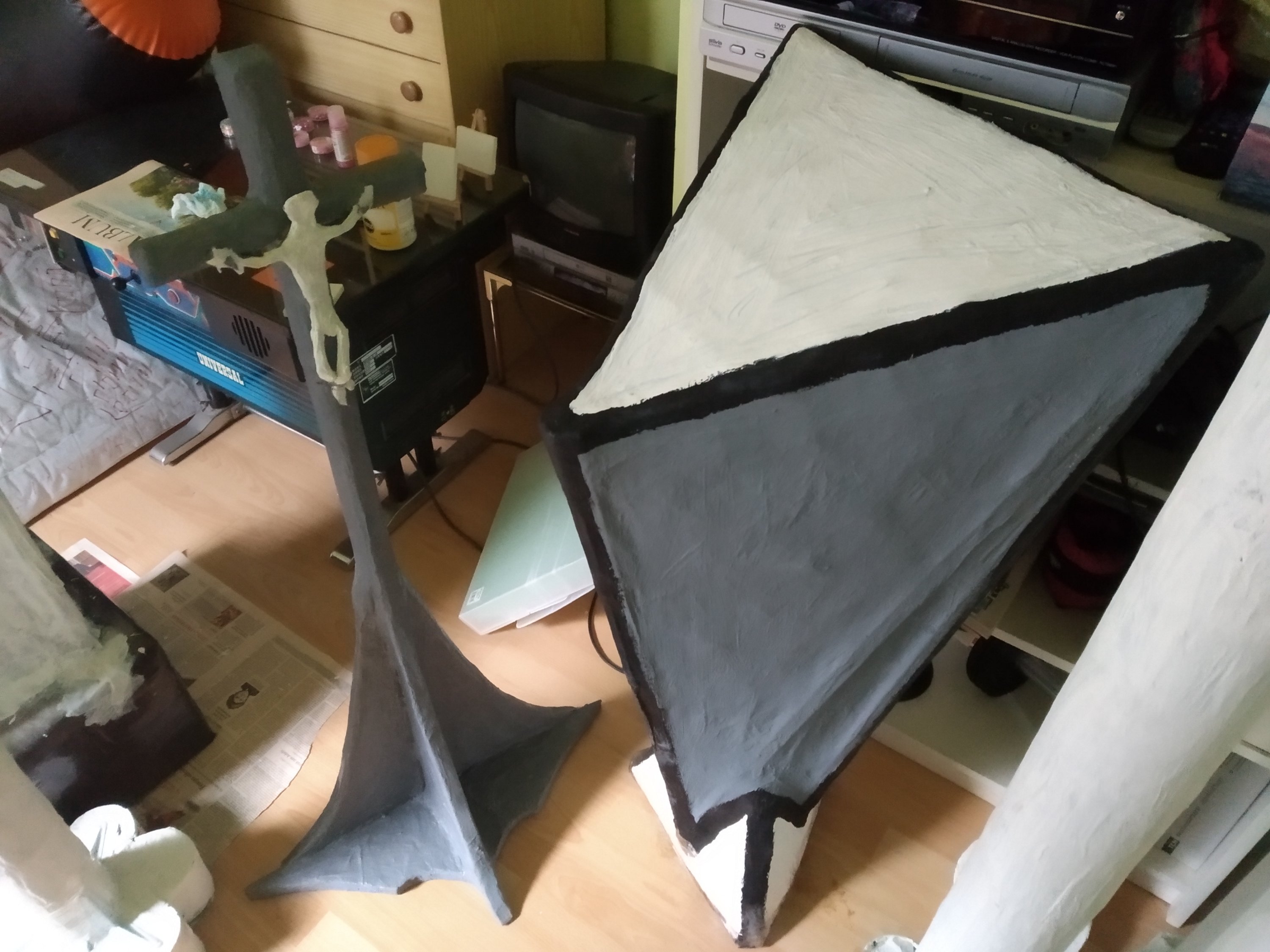 Diversity_Mahnmal & Kruzifix Diversity_Mahnmal & Kruzifix